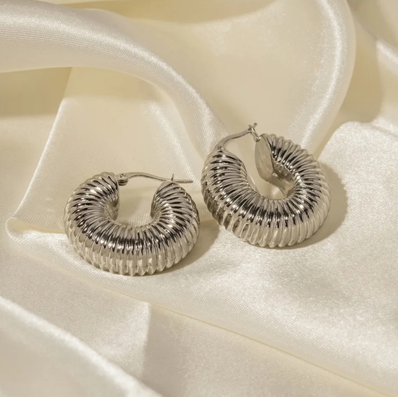 Hollow Earrings - Picture 7 of 13